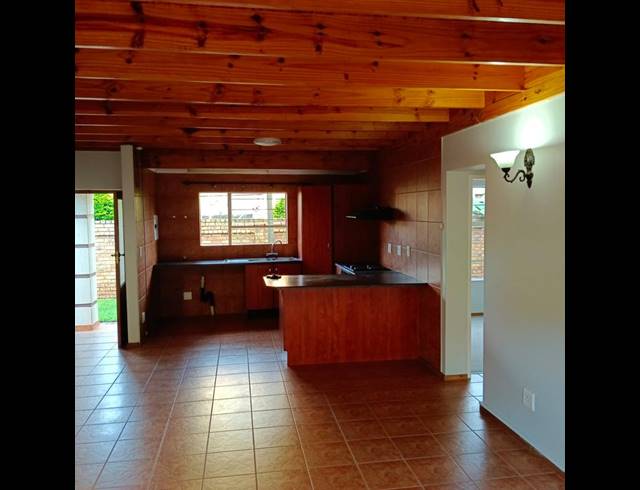 4 BEDROOM CLUSTER FOR SALE IN GLEN MARAIS